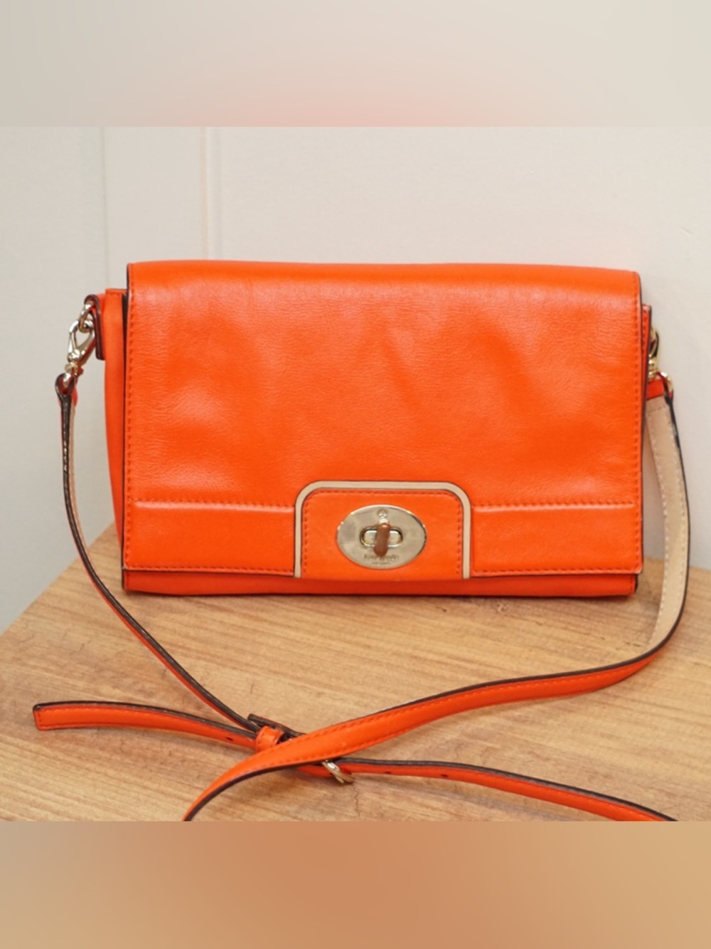 Kate Spade Orange Leather Turnlock Flap Crossbody Cream Trim silver Hardware - Picture 9 of 14